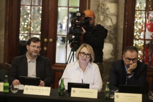 Radni sejmiku podzieleni ws. sytuacji świętokrzyskich szpitali - Radio Kielce Radni sejmiku podzieleni ws. sytuacji świętokrzyskich szpitali - Radio Kielce