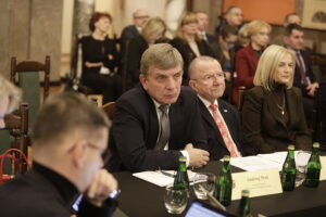 Radni sejmiku podzieleni ws. sytuacji świętokrzyskich szpitali - Radio Kielce Radni sejmiku podzieleni ws. sytuacji świętokrzyskich szpitali - Radio Kielce