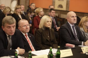 Radni sejmiku podzieleni ws. sytuacji świętokrzyskich szpitali - Radio Kielce Radni sejmiku podzieleni ws. sytuacji świętokrzyskich szpitali - Radio Kielce