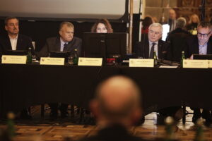 Radni sejmiku podzieleni ws. sytuacji świętokrzyskich szpitali - Radio Kielce Radni sejmiku podzieleni ws. sytuacji świętokrzyskich szpitali - Radio Kielce