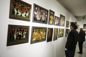 17.12.2025. Kielce. Wernisaż wystawy „Na szkle malowane. Cuda z Podhala” / Fot. Wiktor Taszłow - Radio Kielce