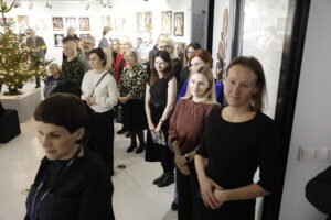 17.12.2025. Kielce. Wernisaż wystawy „Na szkle malowane. Cuda z Podhala” / Fot. Wiktor Taszłow - Radio Kielce