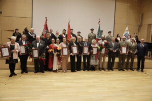 To oni działają na rzecz regionu. Wyróżniony ksiądz, przyrodnik, a także działaczka ludowa - Radio Kielce To oni działają na rzecz regionu. Wyróżniony ksiądz, przyrodnik, a także działaczka ludowa