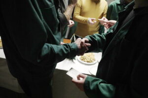 Skazańcy wystawili jasełka i podzielili się opłatkiem - Radio Kielce Skazańcy wystawili jasełka i podzielili się opłatkiem - Radio Kielce