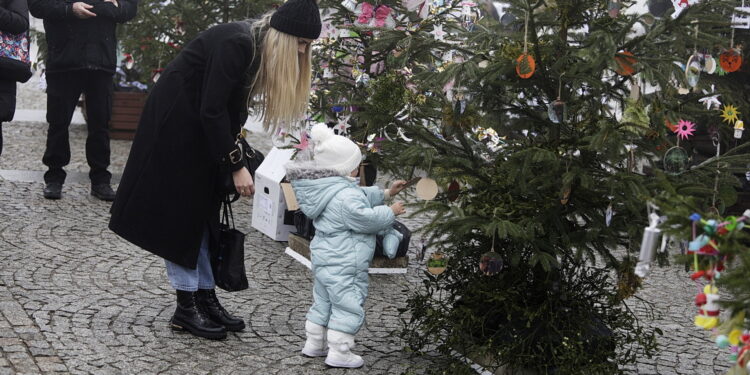 Rynek w Daleszycach zamienił się w świąteczny las choinek - Radio Kielce 20.12.2025. Daleszyce. Jarmark bożonarodzeniowy / Fot. Jarosław Kubalski - Radio Kielce