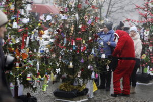 Rynek w Daleszycach zamienił się w świąteczny las choinek - Radio Kielce 20.12.2025. Daleszyce. Jarmark bożonarodzeniowy / Fot. Jarosław Kubalski - Radio Kielce