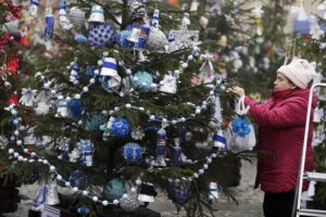 Rynek w Daleszycach zamienił się w świąteczny las choinek - Radio Kielce 20.12.2025. Daleszyce. Jarmark bożonarodzeniowy / Fot. Jarosław Kubalski - Radio Kielce