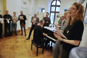 Teatr Żeromskiego wprowadził mieszkańców w świąteczny klimat - Radio Kielce