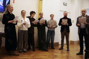 Teatr Żeromskiego wprowadził mieszkańców w świąteczny klimat - Radio Kielce