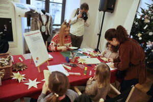 Teatr Żeromskiego wprowadził mieszkańców w świąteczny klimat - Radio Kielce