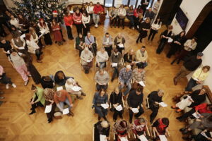 Teatr Żeromskiego wprowadził mieszkańców w świąteczny klimat - Radio Kielce