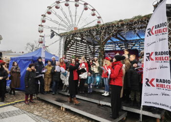 21.12.2025 Kielce. Kolędowanie z Radiem Kielce na Rynku / Fot. Jarosław Kubalski - Radio Kielce