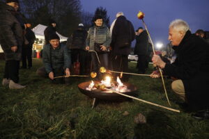 W Tokarni po raz pierwszy odbył się kiermasz bożonarodzeniowy - Radio Kielce
