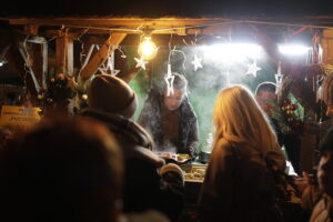 W Tokarni po raz pierwszy odbył się kiermasz bożonarodzeniowy - Radio Kielce