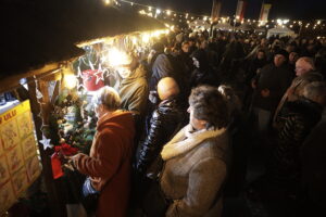 W Tokarni po raz pierwszy odbył się kiermasz bożonarodzeniowy - Radio Kielce