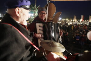 W Tokarni po raz pierwszy odbył się kiermasz bożonarodzeniowy - Radio Kielce