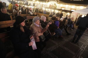 W Tokarni po raz pierwszy odbył się kiermasz bożonarodzeniowy - Radio Kielce