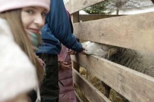 Żywa szopka w klasztorze przypomina o cudzie narodzin Mesjasza - Radio Kielce
