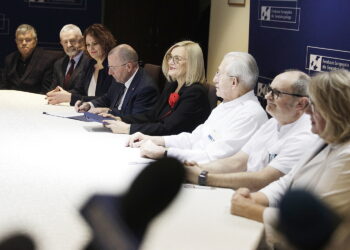 29.12.2025. Kielce. ŚCO. Podpisanie umowy na dofinansowanie budowy Centrum Badań Molekularnych / Fot. Jarosław Kubalski - Radio Kielce