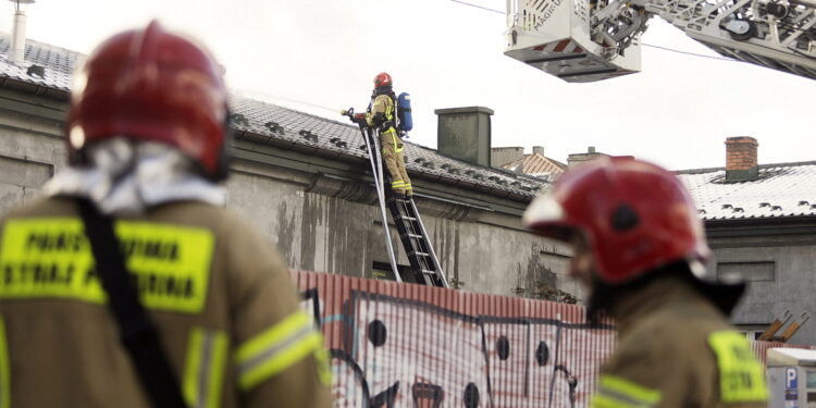 Pożar budynku przy ulicy Bodzentyńskiej w Kielcach