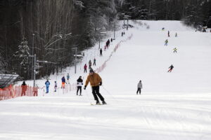 Kieleckie stoki przyciągnęły narciarzy - Radio Kielce Kieleckie stoki przyciągnęły narciarzy - Radio Kielce