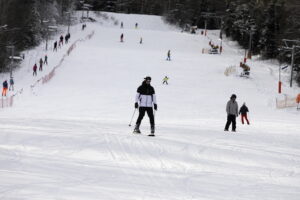 Kieleckie stoki przyciągnęły narciarzy - Radio Kielce Kieleckie stoki przyciągnęły narciarzy - Radio Kielce