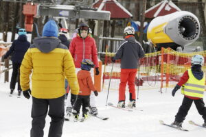 Kieleckie stoki przyciągnęły narciarzy - Radio Kielce Kieleckie stoki przyciągnęły narciarzy - Radio Kielce