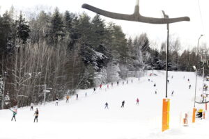 Kieleckie stoki przyciągnęły narciarzy - Radio Kielce Kieleckie stoki przyciągnęły narciarzy - Radio Kielce
