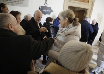 Wierni nie żałowali pieniędzy na leczenie Amelki i Wiktorii