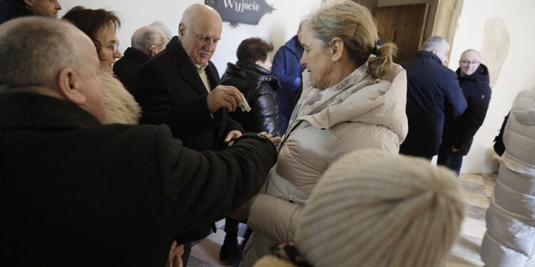 Wierni nie żałowali pieniędzy na leczenie Amelki i Wiktorii