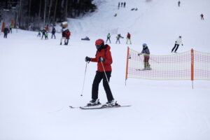 Kielce. Narciarze na stoku Telegraf - Radio Kielce