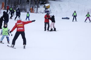 Kielce. Narciarze na stoku Telegraf - Radio Kielce
