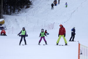 Kielce. Narciarze na stoku Telegraf - Radio Kielce