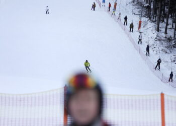 04.01.2026 Kielce. Narciarze na stoku Telegraf / Fot. Jarosław Kubalski - Radio Kielce