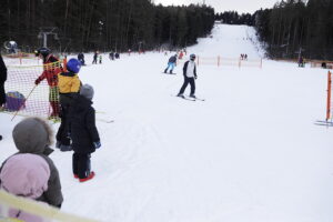 Kielce. Narciarze na stoku Telegraf - Radio Kielce