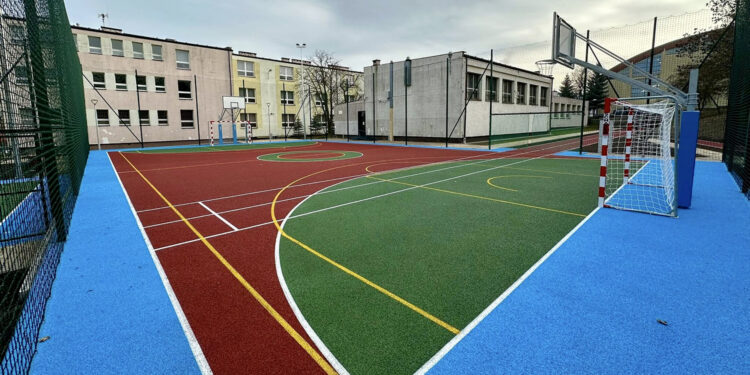 Modernizacje boisk przy dwóch szkołach zakończone - Radio Kielce Modernizacje boisk przy dwóch szkołach zakończone