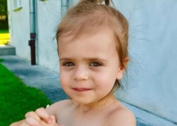 Walka o przyszłość Nikoli. Artyści i policja razem w szczytnym celu - Radio Kielce Na zdjęciu: Nikola Woźniak / źródło: siepomaga.pl