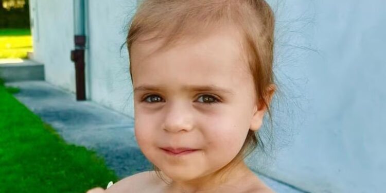 Walka o przyszłość Nikoli. Artyści i policja razem w szczytnym celu - Radio Kielce Na zdjęciu: Nikola Woźniak / źródło: siepomaga.pl