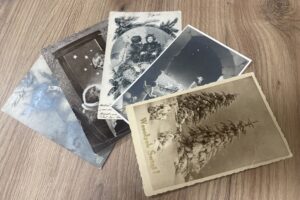 Kielce. Archiwum Państwowe w Kielcach. Przykłady dawnych kart świątecznych / Fot. Dorota Klusek - Radio Kielce