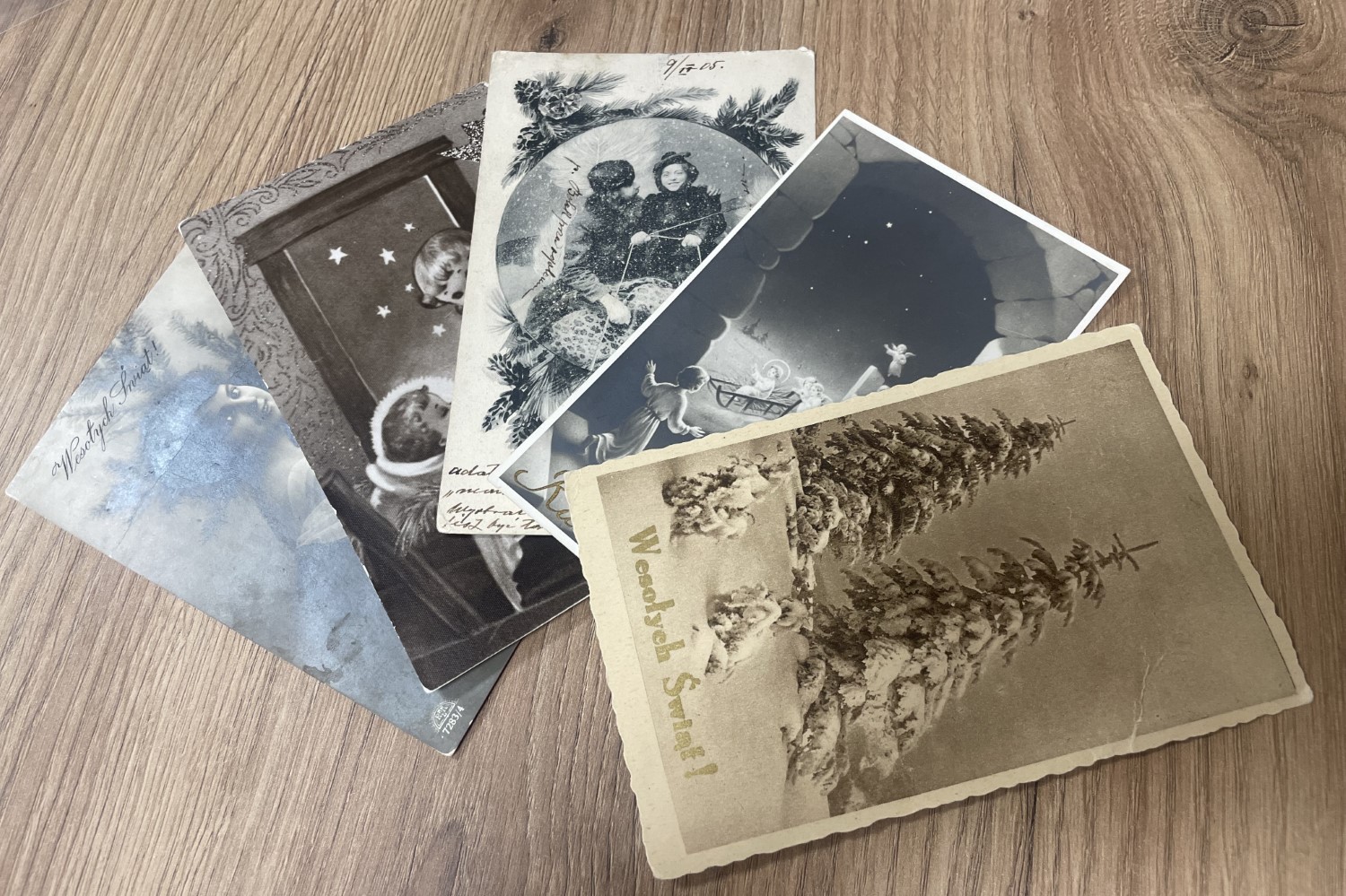 Kielce. Archiwum Państwowe w Kielcach. Przykłady dawnych kart świątecznych / Fot. Dorota Klusek - Radio Kielce