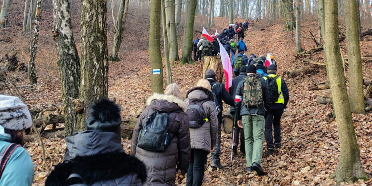 Upamiętnili bohaterów związanych z Białogonem