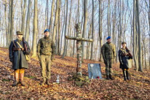 Upamiętnili bohaterów związanych z Białogonem - Radio Kielce