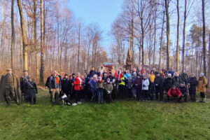 Upamiętnili bohaterów związanych z Białogonem - Radio Kielce