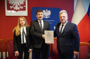 17.12.2025. Kielce. Podpisanie umów na usuwanie skutków klęsk żywiołowych / źródło: gov.pl