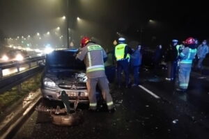 Zderzenie na drodze krajowej. Karetki zabrały trzy osoby - Radio Kielce Zderzenie na drodze krajowej. Karetki zabrały trzy osoby - Radio Kielce