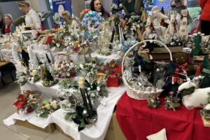 U starosty kieleckiego już czuć klimat świąt - Radio Kielce 10.12.2025. Kielce. Kiermasz bożonarodzeniowy w Starostwie Powiatowym w Kielcach / Fot, Marcin Marszałek - Radio Kielce