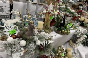 U starosty kieleckiego już czuć klimat świąt - Radio Kielce 10.12.2025. Kielce. Kiermasz bożonarodzeniowy w Starostwie Powiatowym w Kielcach / Fot, Marcin Marszałek - Radio Kielce