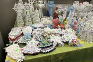 U starosty kieleckiego już czuć klimat świąt - Radio Kielce 10.12.2025. Kielce. Kiermasz bożonarodzeniowy w Starostwie Powiatowym w Kielcach / Fot, Marcin Marszałek - Radio Kielce