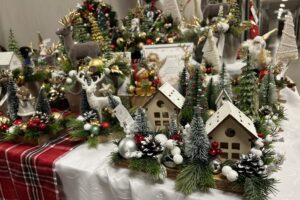 U starosty kieleckiego już czuć klimat świąt - Radio Kielce 10.12.2025. Kielce. Kiermasz bożonarodzeniowy w Starostwie Powiatowym w Kielcach / Fot, Marcin Marszałek - Radio Kielce