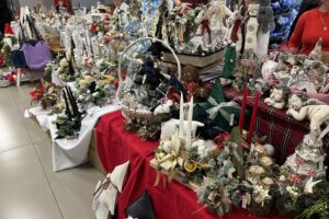 U starosty kieleckiego już czuć klimat świąt - Radio Kielce 10.12.2025. Kielce. Kiermasz bożonarodzeniowy w Starostwie Powiatowym w Kielcach / Fot, Marcin Marszałek - Radio Kielce